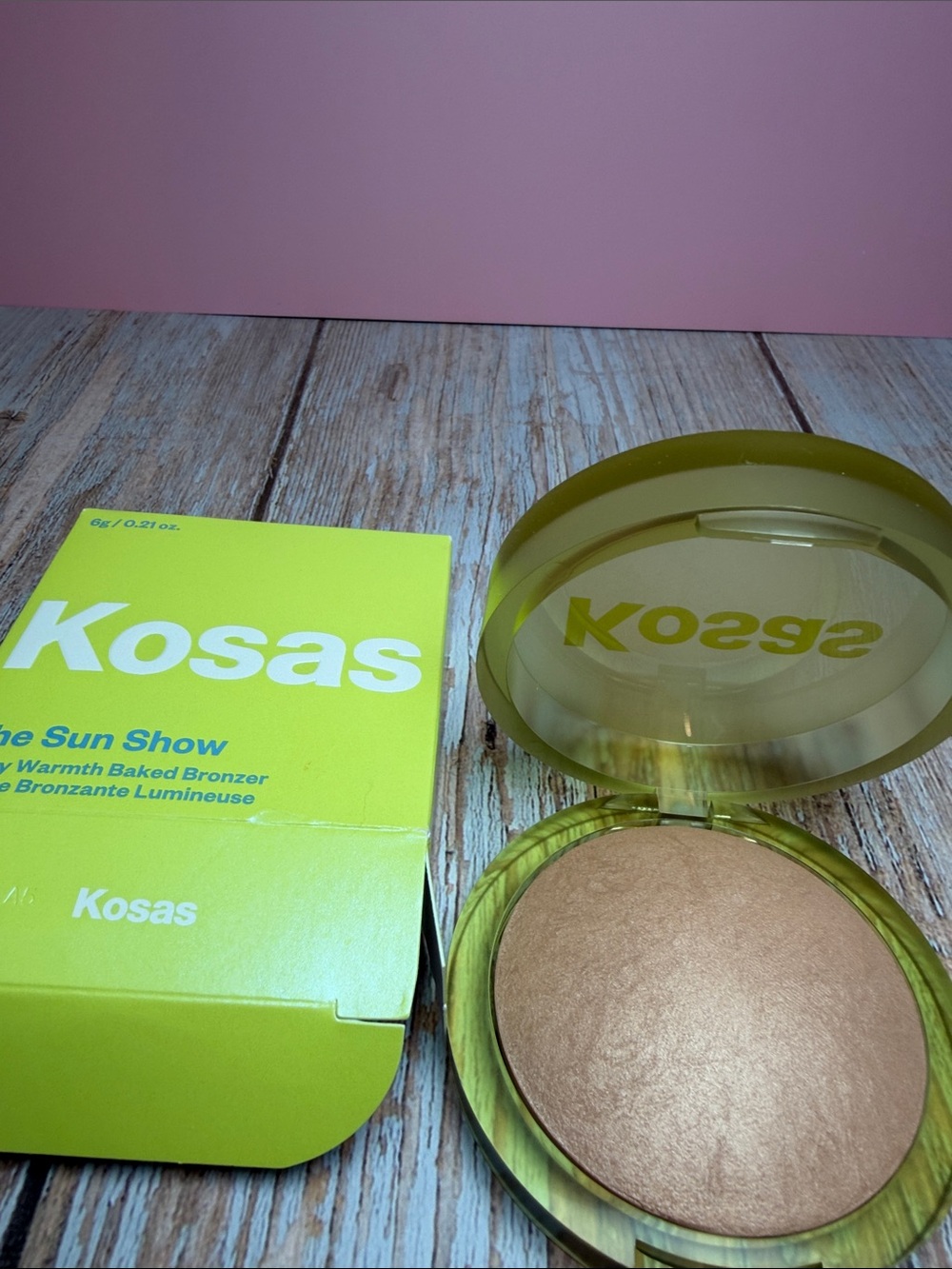 Kosas Baked Bronzer Compact in Waves light bronze.